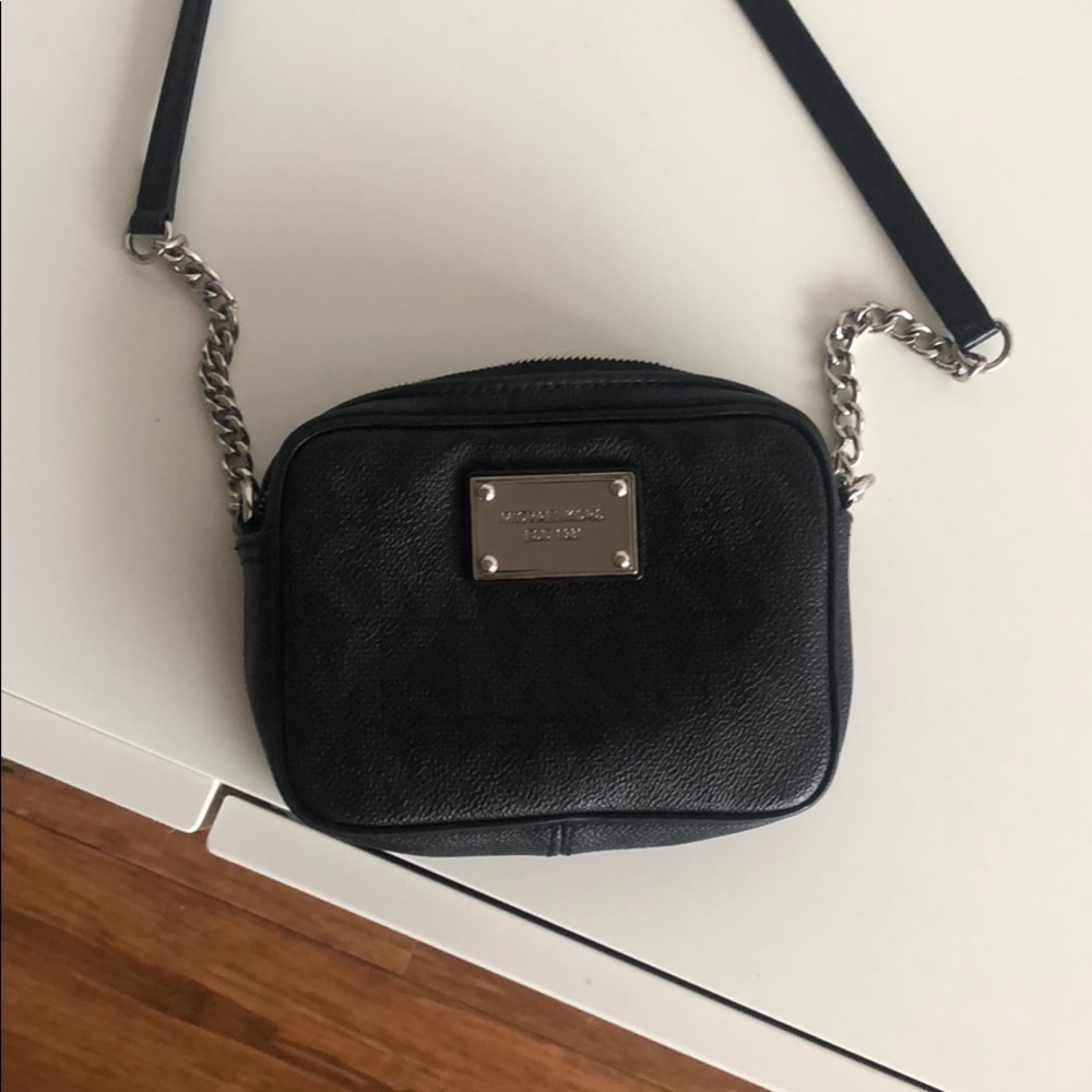 Black Michael Kors jet set crossbody bag